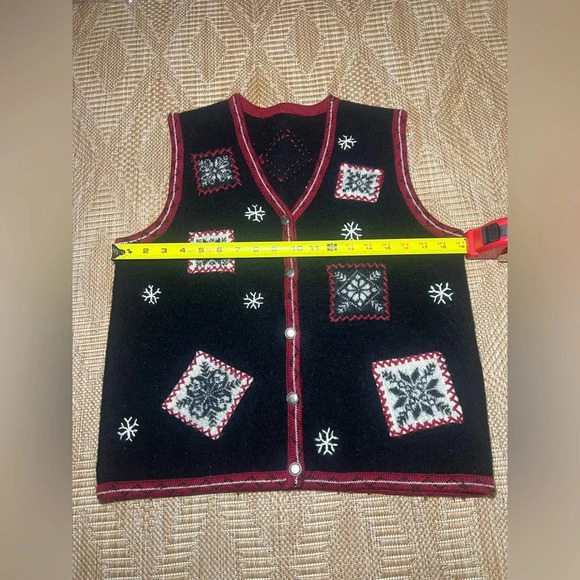 Vintage Woolrich Women's Embroidered Snowflake Sweater Vest,Size Small - Picture 7 of 8